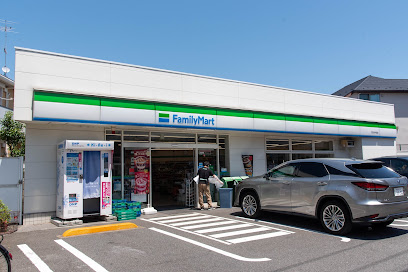 コンビニ　ファミリーマート 世田谷中町店（コンビニ）まで363m