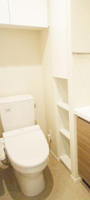 トイレ　※写真は同タイプ住戸です。