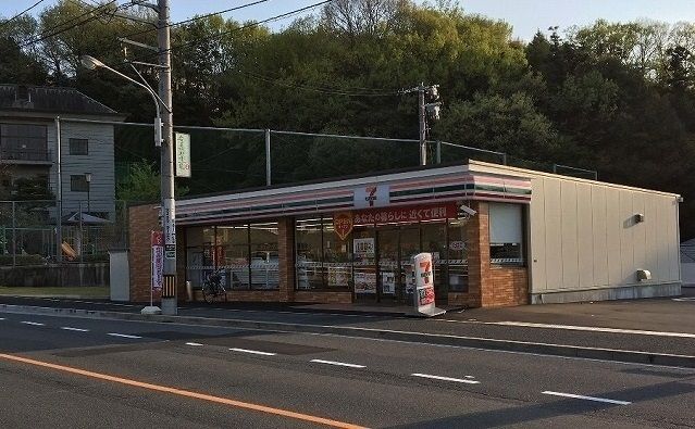 コンビニ　セブンイレブン（コンビニ）まで400m
