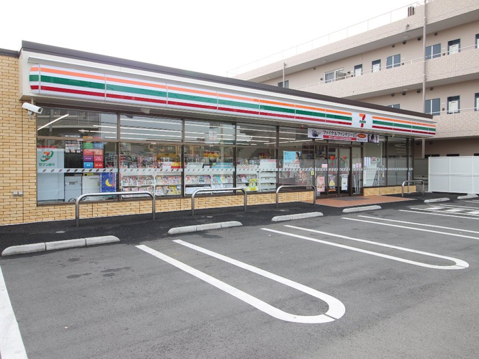 コンビニ　セブンイレブン（コンビニ）まで400m