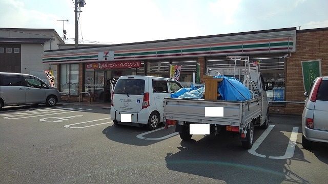 コンビニ　セブンイレブン（コンビニ）まで30m