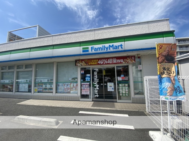 コンビニ　ファミリーマートアイダ草加中央店（コンビニ）まで382m