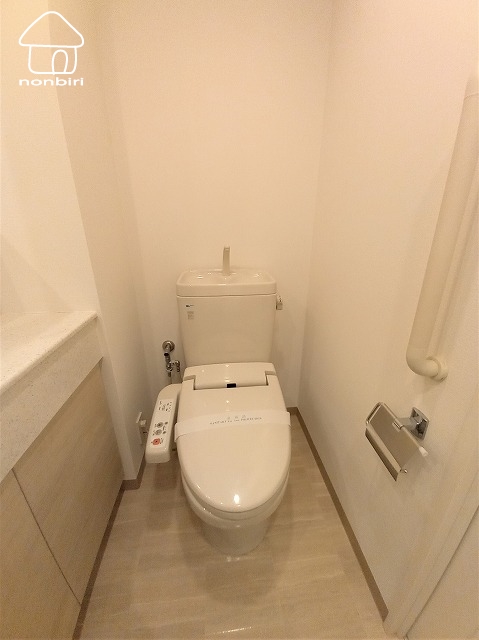 トイレ　温水洗浄便座付きのトイレです
