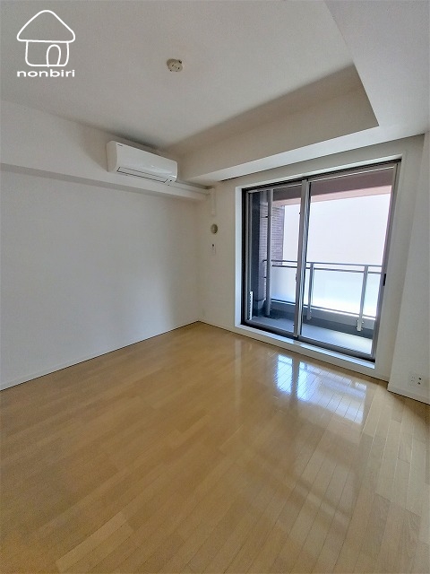 居室・リビング　ソファーも置けるお部屋です