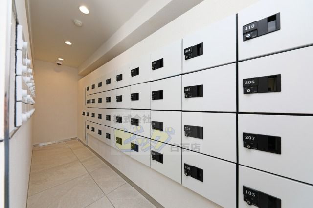 エントランス　各お部屋に宅配ボックス完備です♪