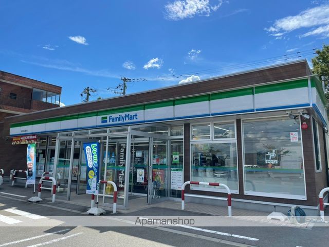 コンビニ　ファミリーマート（コンビニ）まで835m