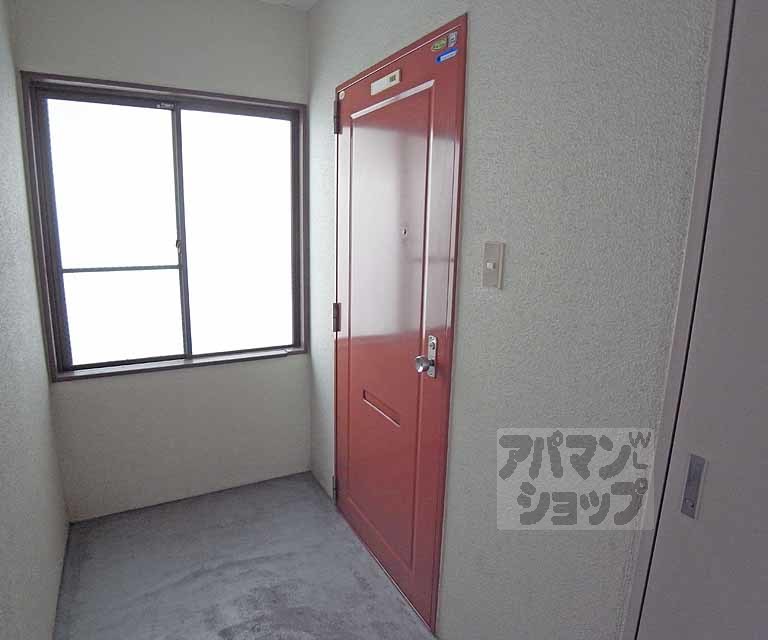 その他設備　１０５号室の玄関のドアです。
