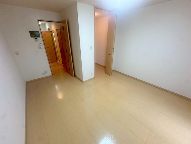 その他部屋・スペース　ゆとりのあるベッドルームで快適な睡眠をとってくださいね。