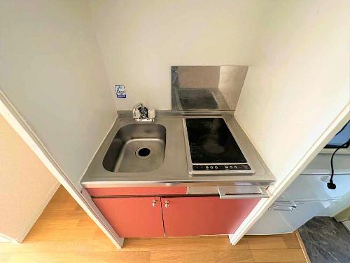 キッチン　※同タイプ（家具家電付き）の物件の写真です
