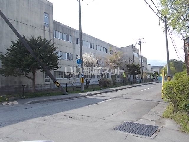 小学校　登別市立 幌別西小学校（小学校）まで830m