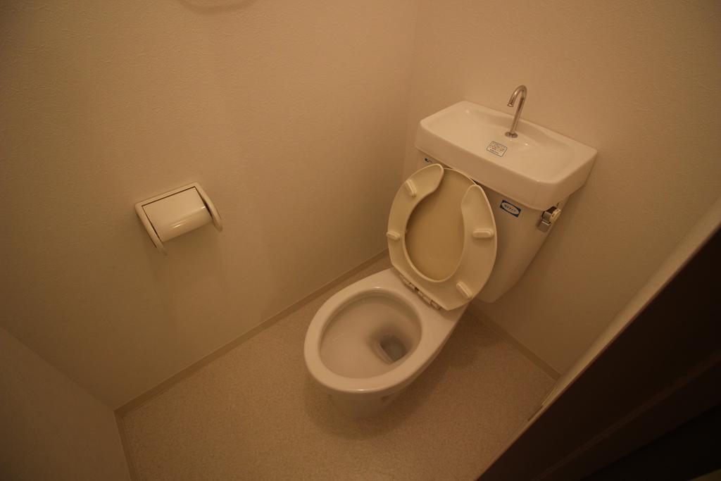 トイレ　トイレを撮影