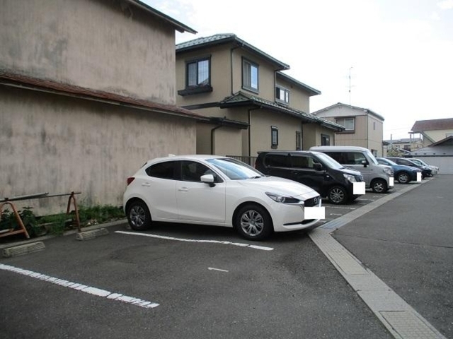 駐車場　メゾン・ルーチェ駐車場