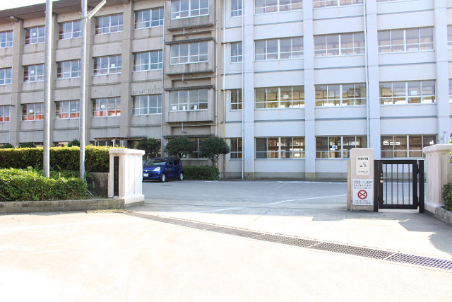 小学校　大分市立明治北小学校（小学校）まで990m