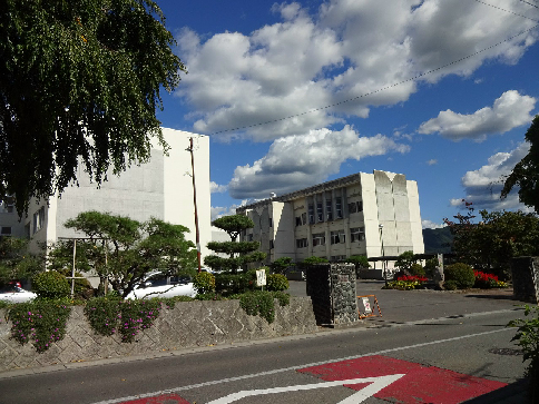 中学校　伊那市立東部中学校（中学校）まで482m