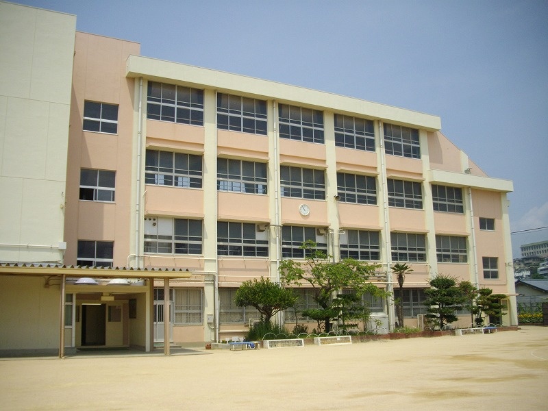 小学校　神戸市立千代が丘小学校（小学校）まで1221m