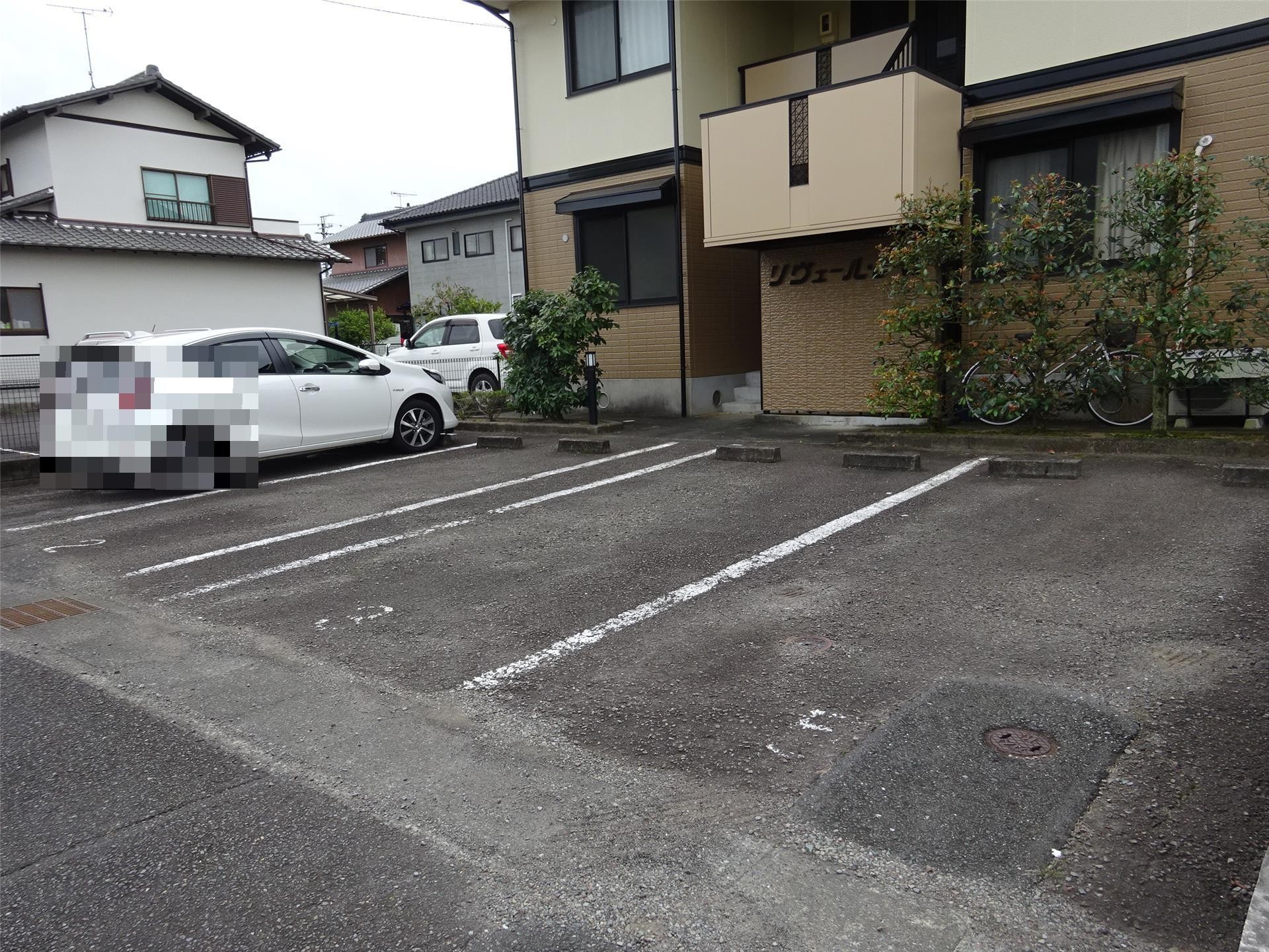 駐車場　各戸1台付