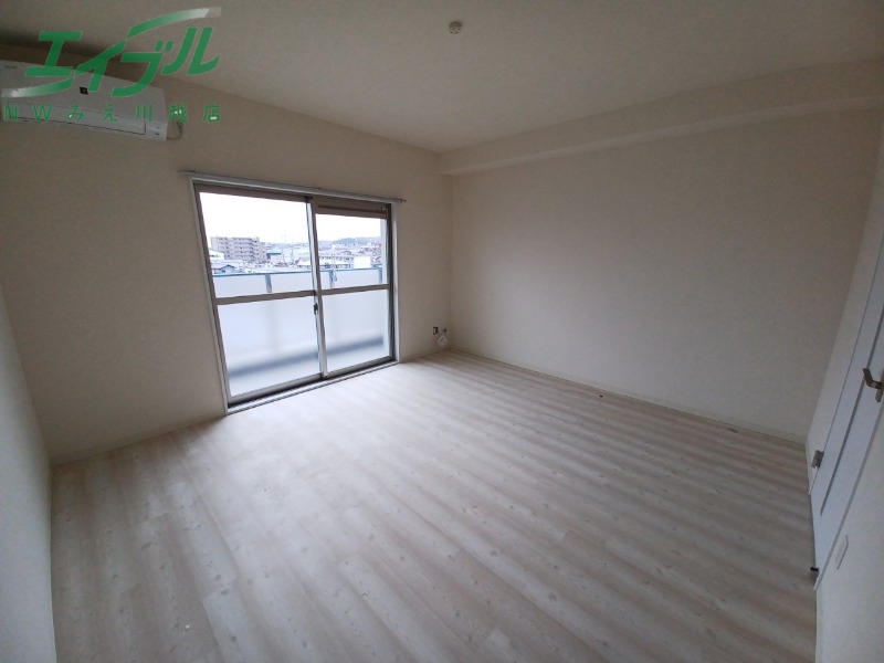 居室・リビング　反転タイプ参考写真