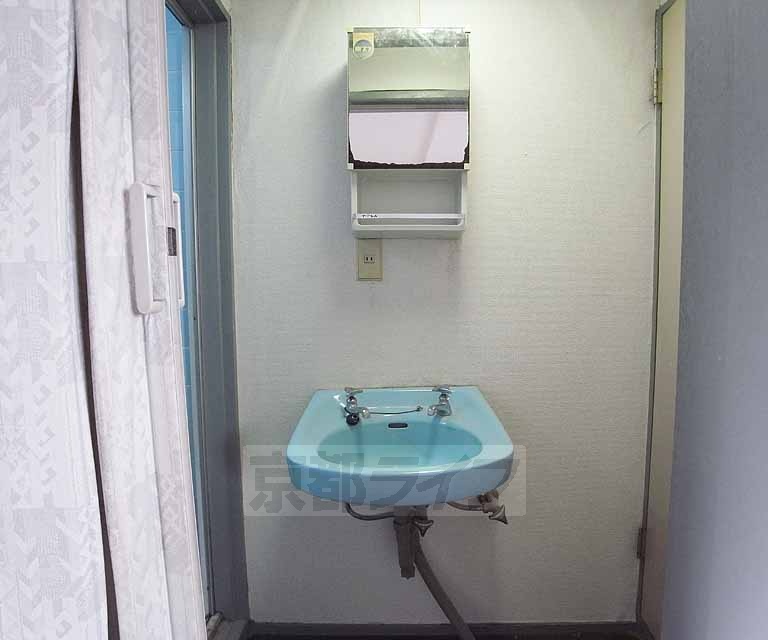 洗面設備　洗面台も独立しております。