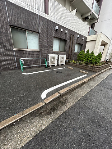 駐車場　駐車場に車を止められます