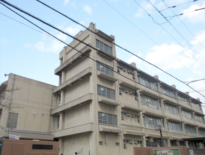 中学校　錦中学校（中学校）まで191m