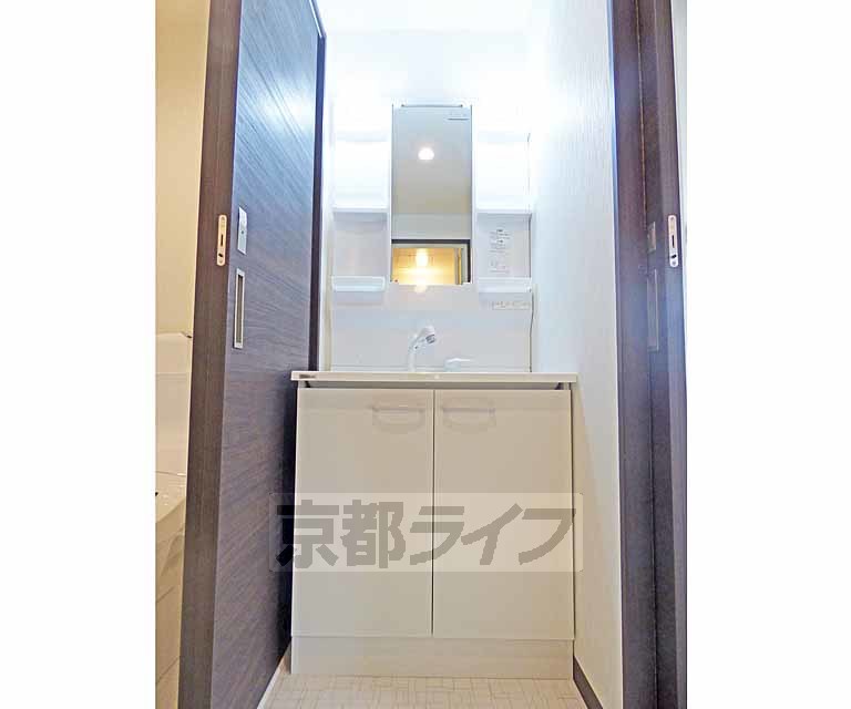 洗面設備　独立洗面台です。