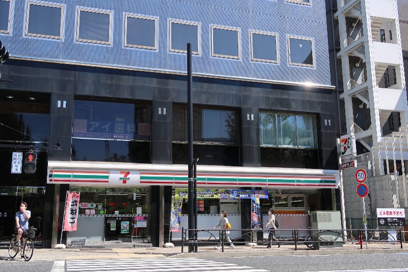 コンビニ　セブンイレブン文京神田明神下店（コンビニ）まで125m