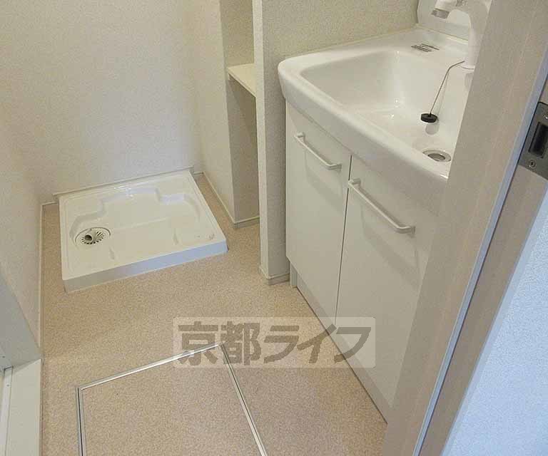 洗面設備　脱衣所もゆったりとしています。
