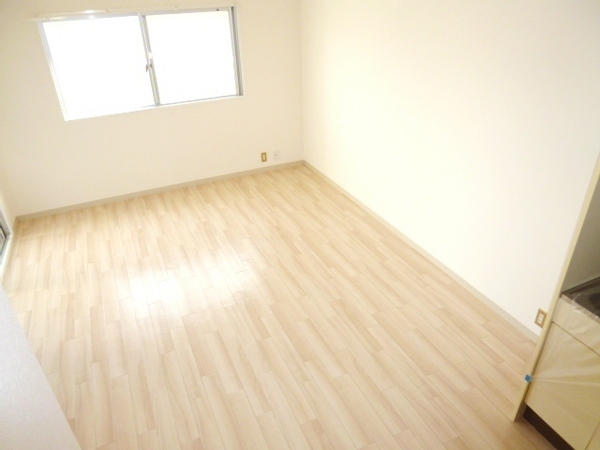 居室・リビング　角部屋住戸で過ごしやすく、おすすめです。