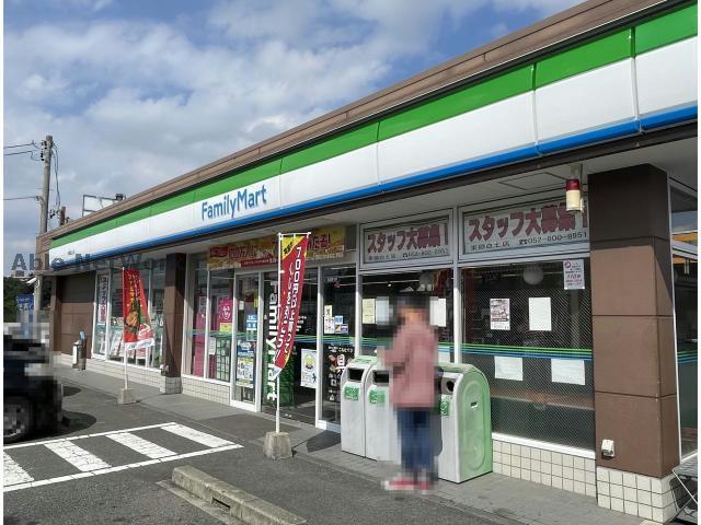 コンビニ　ファミリーマート東郷白土店（コンビニ）まで888m