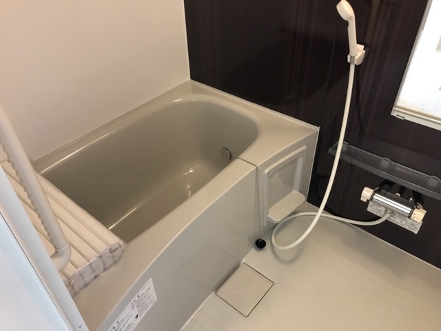 バス・シャワールーム　掲載写真は同型の左右反転の部屋を掲載しております。仕様等が異