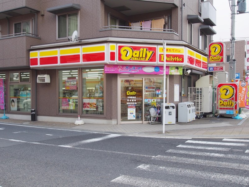 コンビニ　デイリーヤマザキ木津駅前店（コンビニ）まで905m