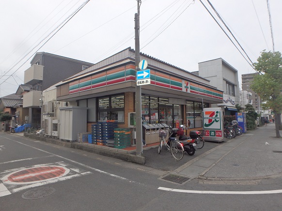 コンビニ　セブンイレブン（コンビニ）まで1938m