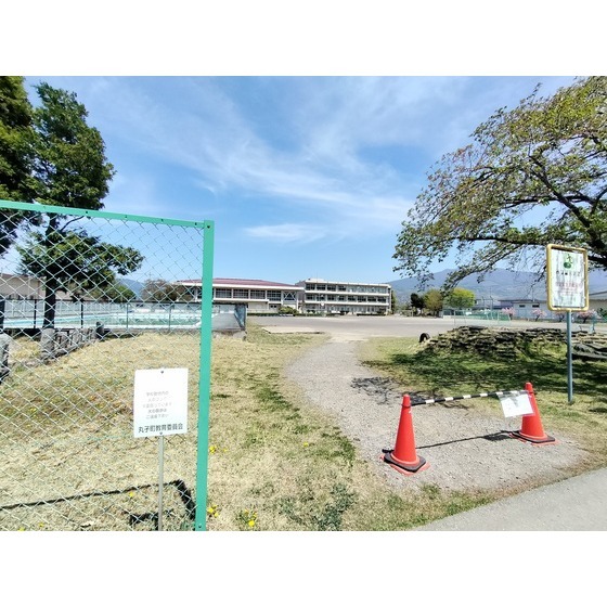 小学校　上田市立塩川小学校（小学校）まで3118m