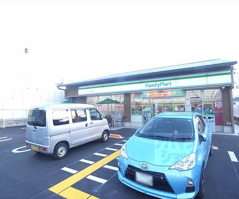 コンビニ　ファミリーマート一乗寺染殿町店（コンビニ）まで300m
