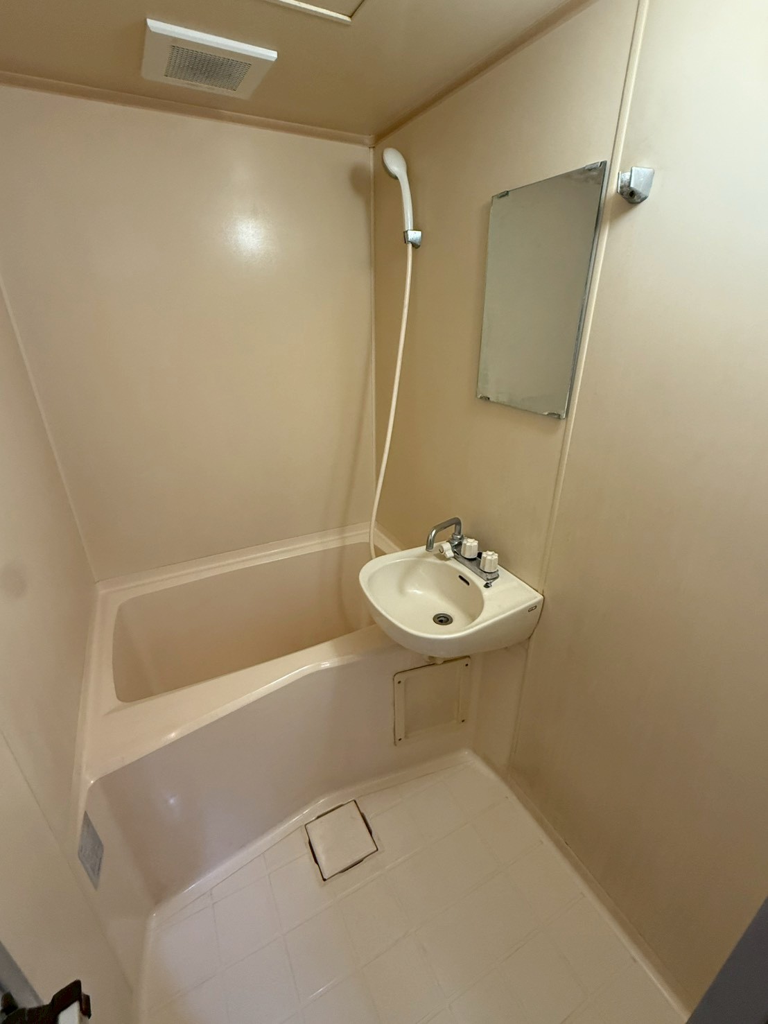 バス・シャワールーム　同物件代表的なお部屋の写真です