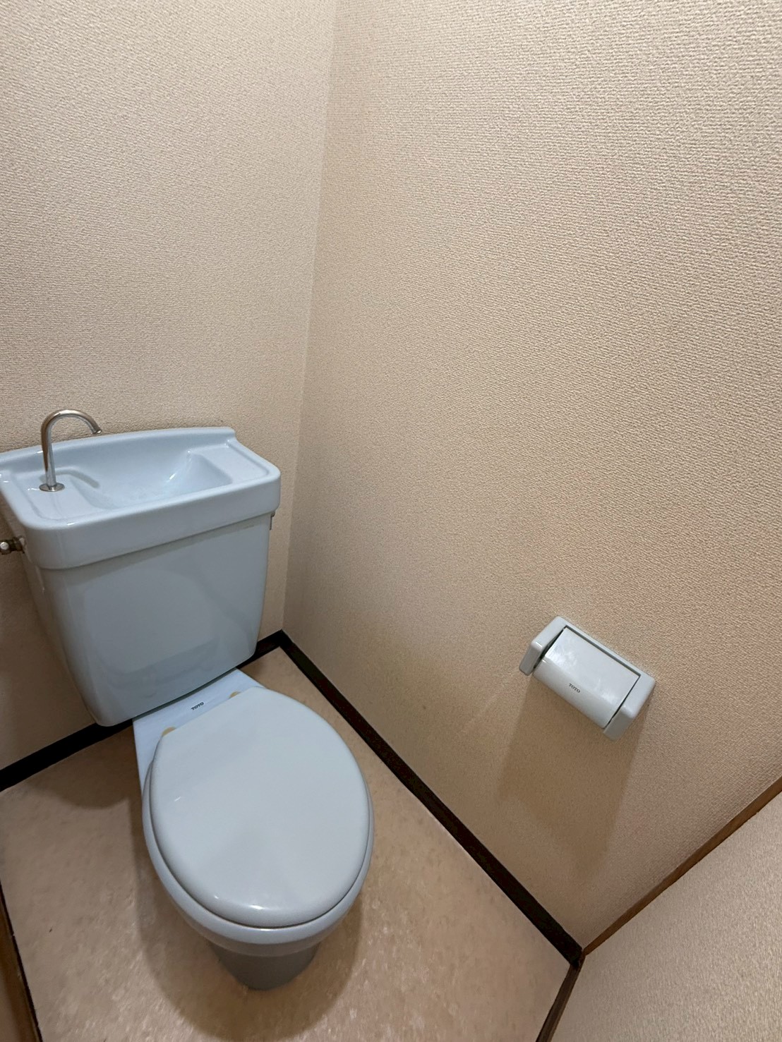 トイレ　同物件代表的なお部屋の写真です
