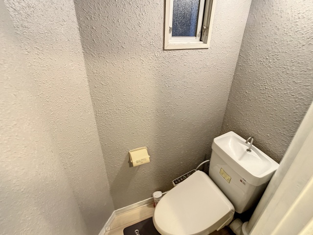 トイレ　掲載写真は空室の別部屋を掲載しております。実際のお部屋と仕様