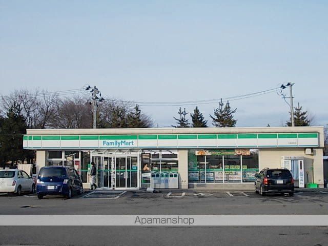 コンビニ　ファミリーマート　大曲田町店（コンビニ）まで400m