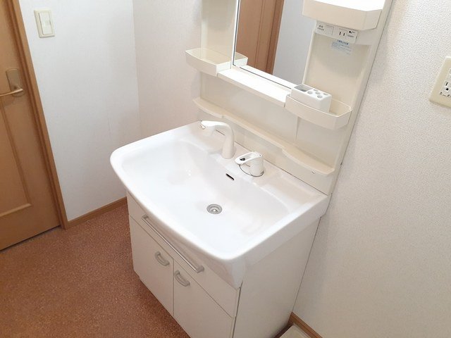 洗面設備　使いやすい洗面所です