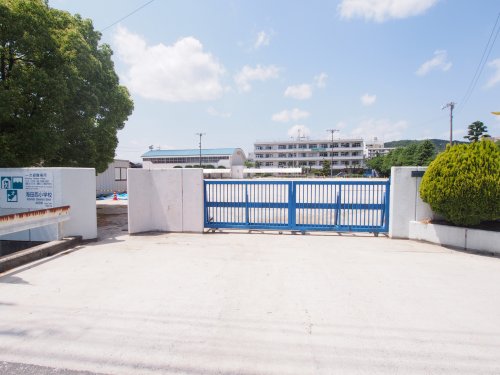 小学校　海田町立海田西小学校（小学校）まで280m