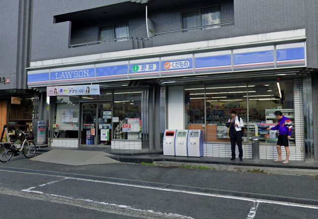 コンビニ　ローソン茨木阪大病院前店（コンビニ）まで675m