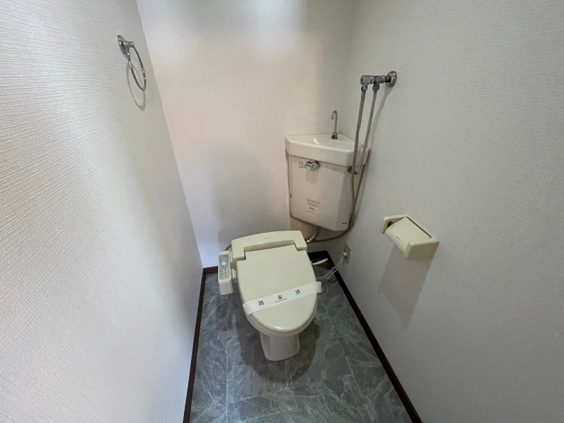 トイレ　こちらはトイレです。清潔感があり、安心して使用できます。