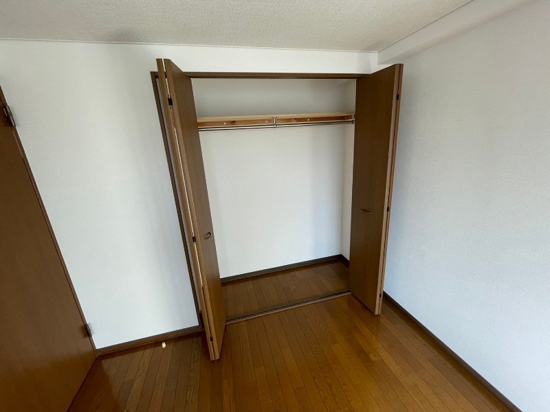 収納　寝室にはクローゼットがあります！部屋が片付きますね。