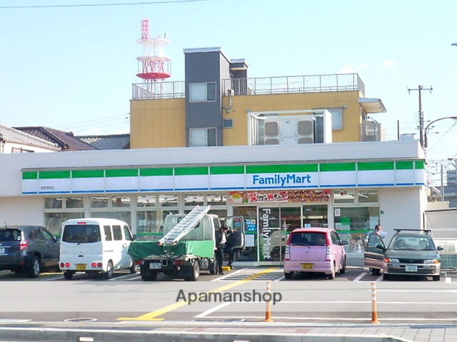コンビニ　ファミリーマート（コンビニ）まで197m
