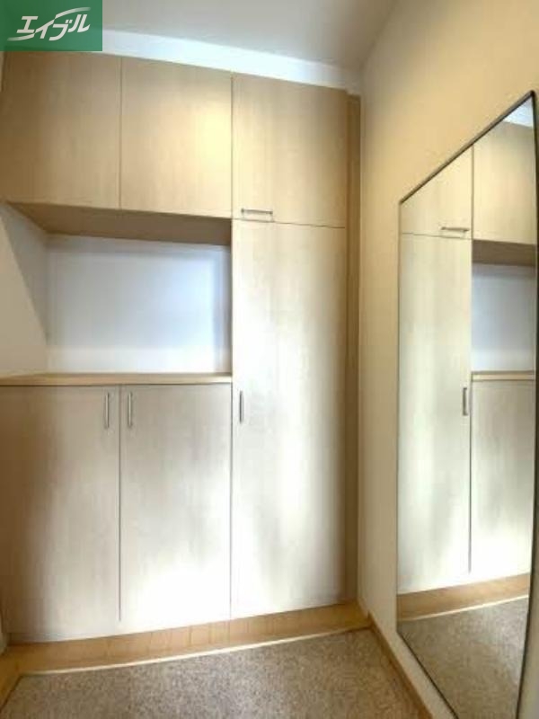 玄関　同物件別部屋の写真です。