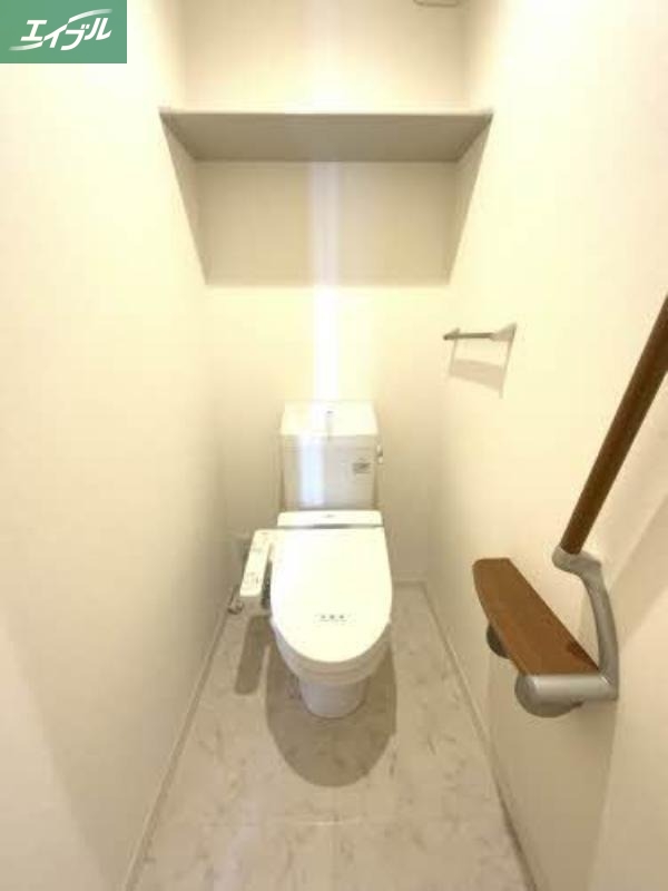 トイレ　同物件別部屋の写真です。