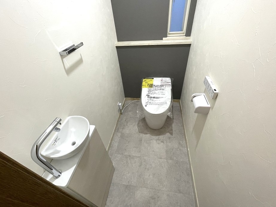 世田谷区下馬六丁目住宅 2階のトイレ写真