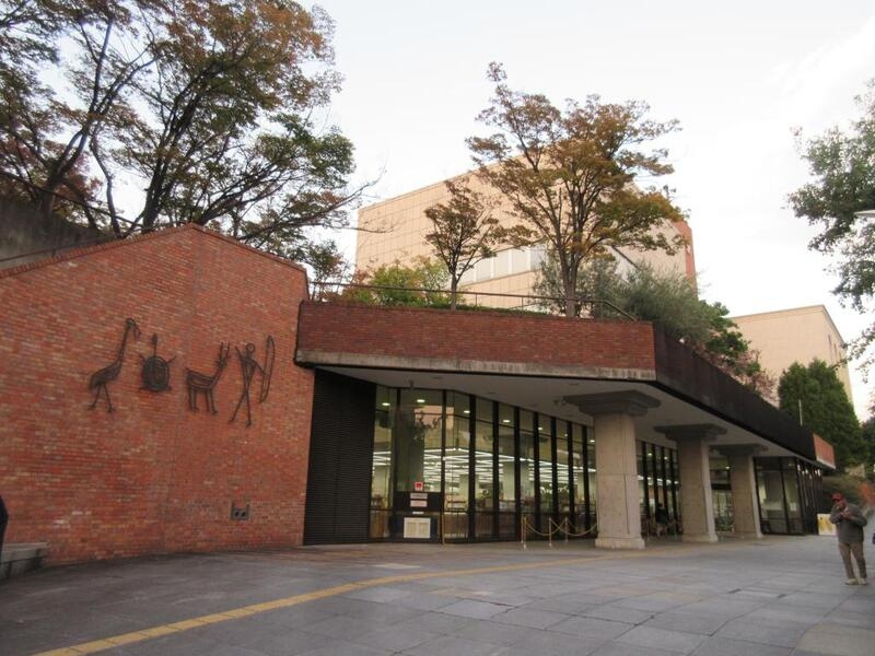 図書館　神戸市立中央図書館（図書館）まで955m