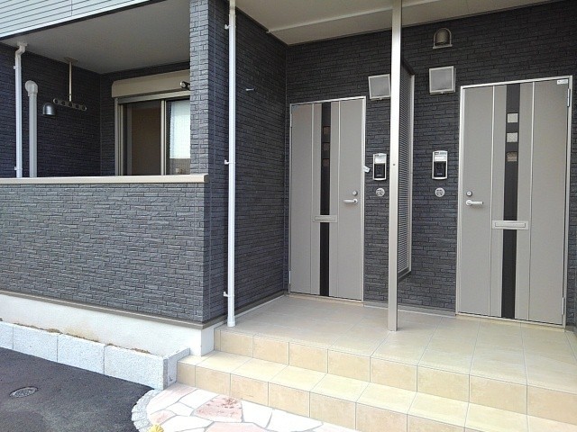 エントランス　清潔なエントランスです