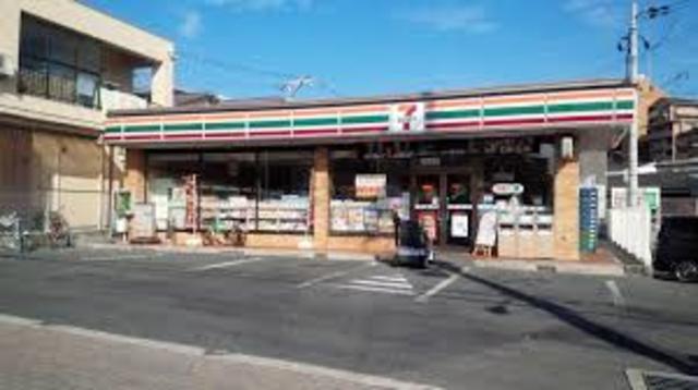 コンビニ　セブンイレブン吹田江の木町店（コンビニ）まで327m